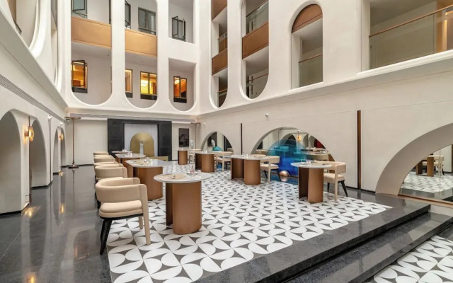 YEE HOTEL (free shuttle bus to Canton Fair Venue）