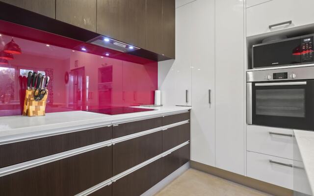 Modern 3BR Family House - Yard & Big TV
