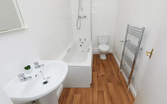 4 Bed Derby House - Long Stays- Parking