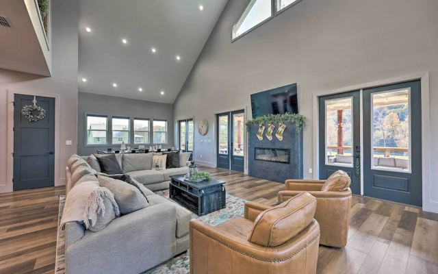 Lavish Riverfront Escape w/ Gas Grill!