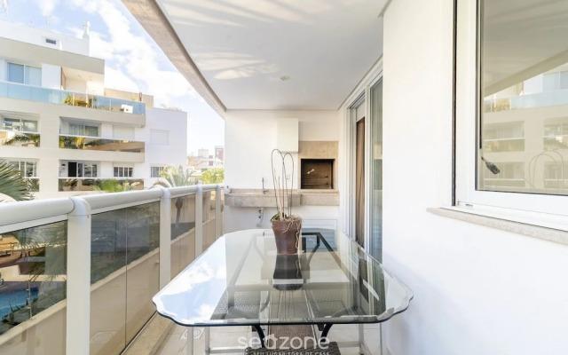 Apart w/ Barbecue in Condominium With Pool Bri0102