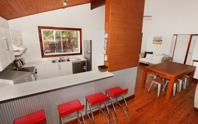 Mayfield 23 Holiday House