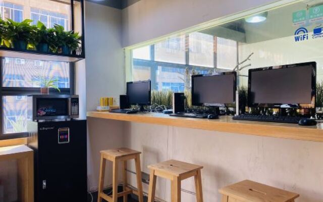 Qiyou Capsule Youth Hostel