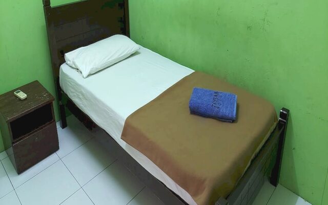 OYO 90937 Tanjak Hotel