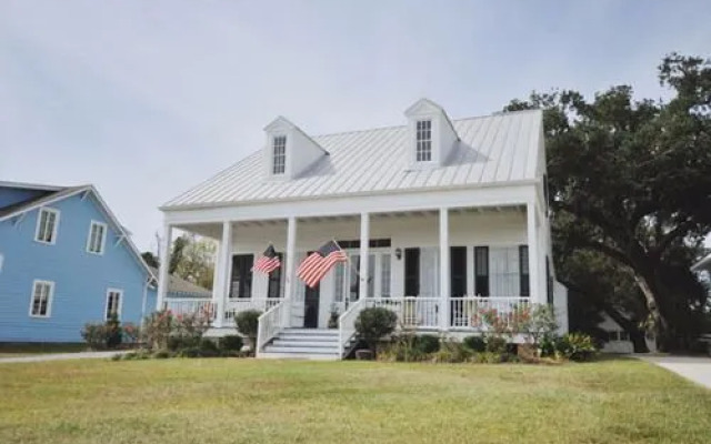 Aunt Dot's Luxurious Beachfront B&B