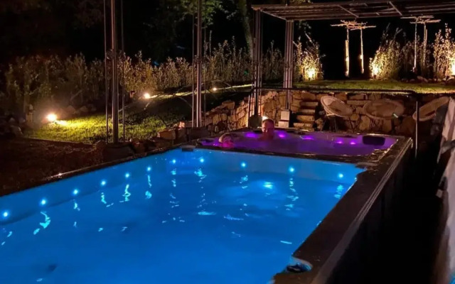 Luxurious Villa With Heated Pool