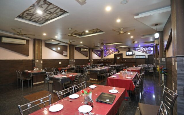 Hotel Emerald by OYO Rooms