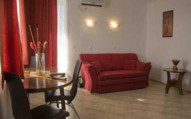 PMG Laguna Apartments