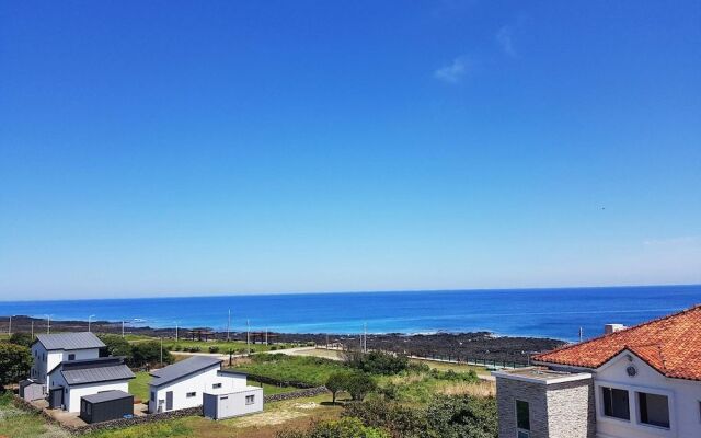 Memoria Pool Villa Family Pension