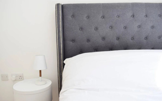 Modern 1 Bedroom Flat in Canary Wharf