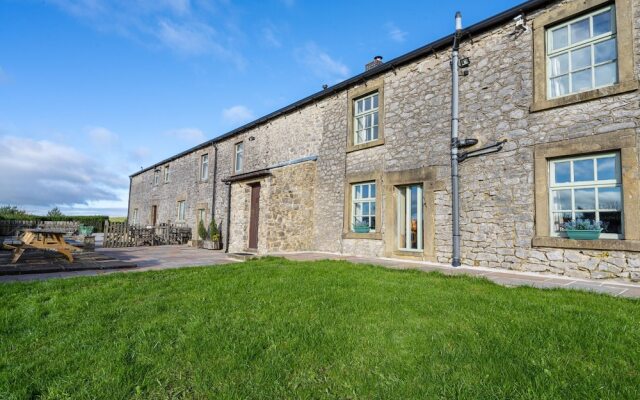 Hulmes Vale House - Sleeps 14 - Peak District