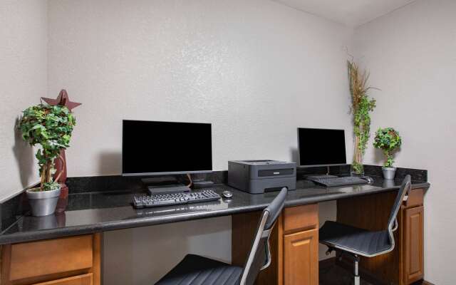 AmericInn by Wyndham Pella