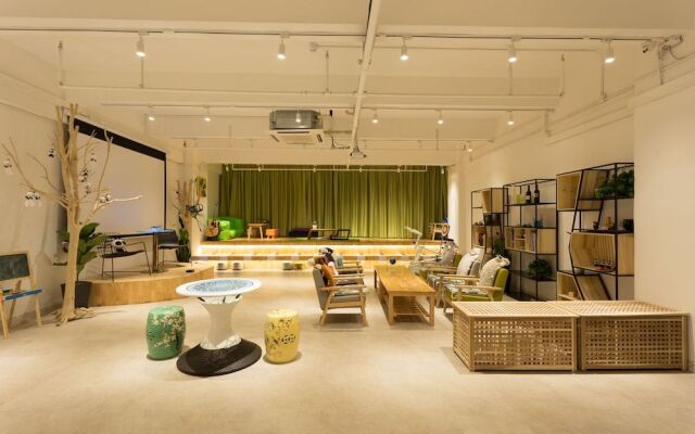 Phoenix Egg Youth Hostel