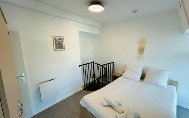 We Live In R - Duplex 503