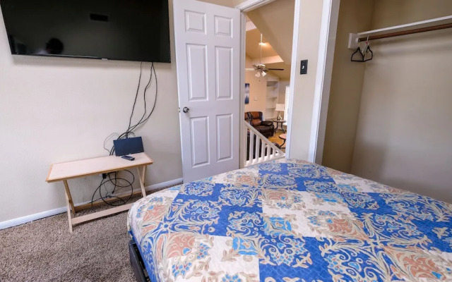 3Bdrm 2.5Bath 6Beds - Pool House