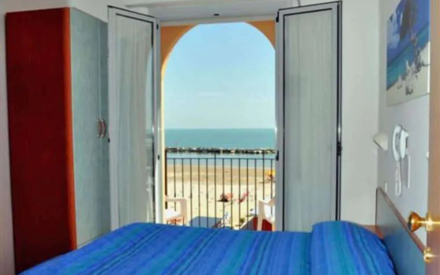 Hotel Holiday Beach