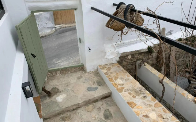 Astarte House 12 pax