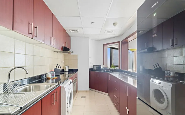 WelHome - Stunning High-Rise with Canal View Near MarinaMall