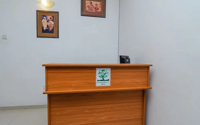 OYO 463 Emerald Breeze