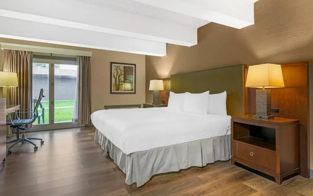 Fairway Inn and Suites, an Ascend Collection Hotel