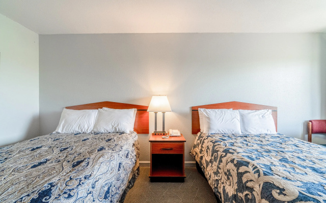 Capital O Aurora Inn Monett US 60