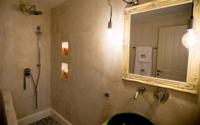 Chic & Modern Apartments with swim access