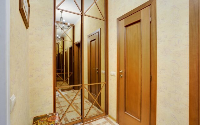 Crocus Expo Townhouse for 18 + Fireplace Apartments