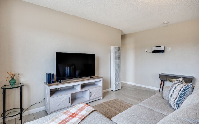 Convenient Joshua Tree Apartment - Walk to Town!