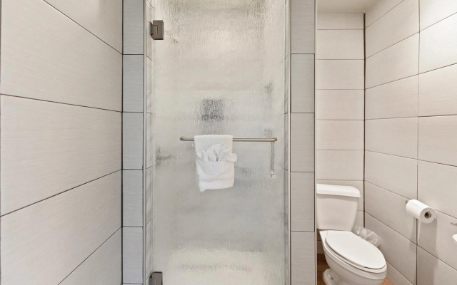 Le Blanc Inn & Suites