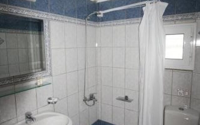 Konstantinos Hotel & Apartments