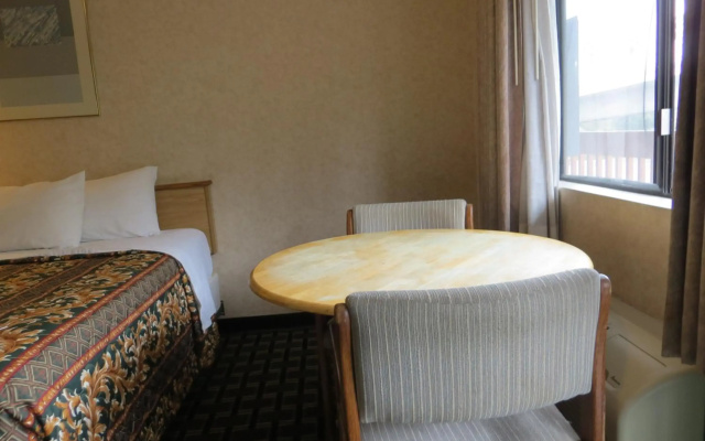 Days Inn by Wyndham Anaheim West
