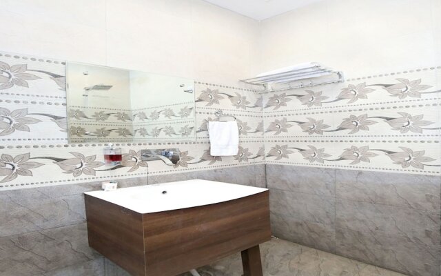 OYO 13373 Hotel Royal star