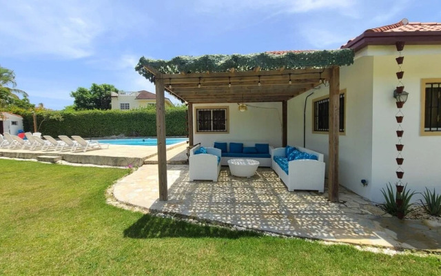 Spacious Private Villa Meters From the Beach