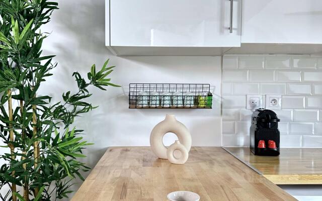 1612 B - Best deal in Pigalle
