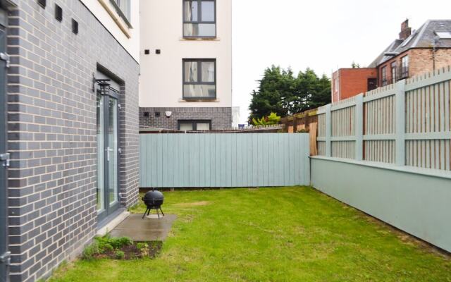 2 Bedroom Apartment in Edinburgh With Private Garden