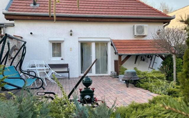 Full Garden House at Heroes Square