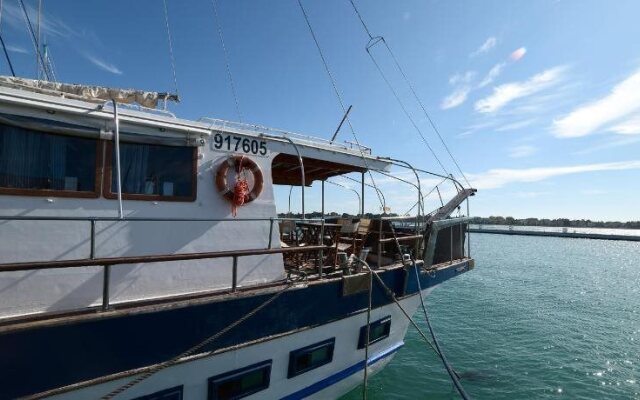 Venezia Boat & Breakfast Caicco Freedom