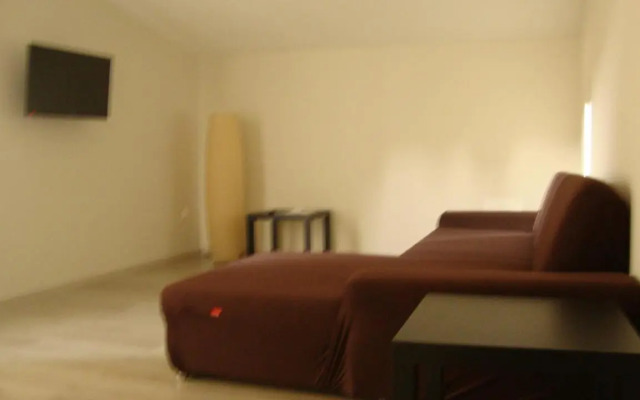 appartamento in moderna villa con piscina