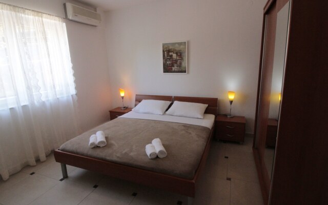 Studios & Rooms Fiesta