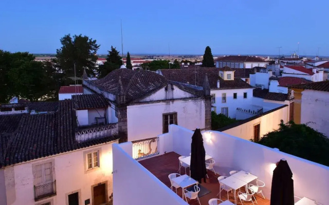 The Noble House Suites & Apartments
