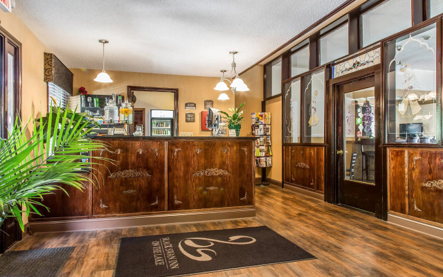 The Black Swan Lee - Lenox, an Ascend Collection Hotel