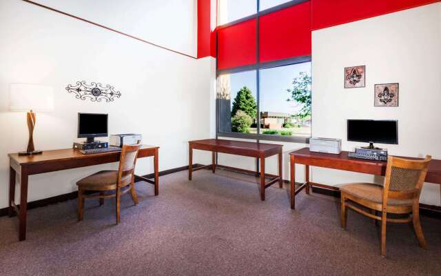 Clarion Hotel & Conference Center Lansing West