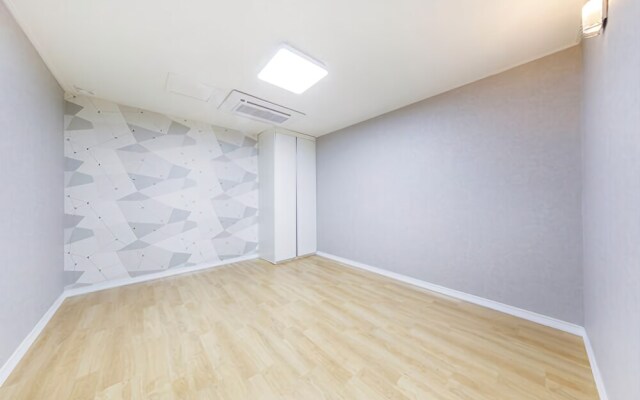 Geoje Beach Mongdol House Pension