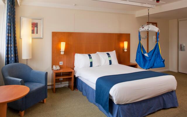 Holiday Inn Cardiff City Centre by IHG