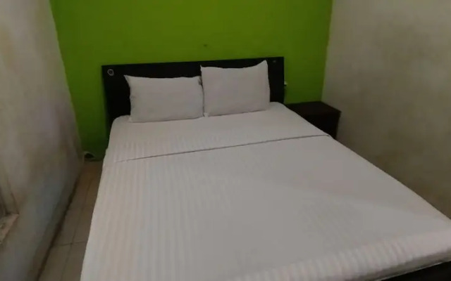 Hotel O Wisma Aluh AmbakNearPantai batu lima Asbullah tmbngn