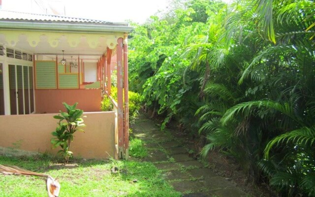 Studio in Sainte-anne, With Enclosed Garden and Wifi