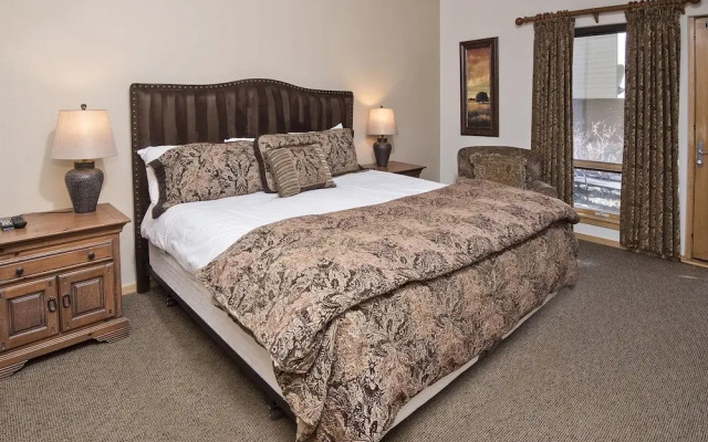 Savoy S 2d 3 Bedroom Condo by RedAwning