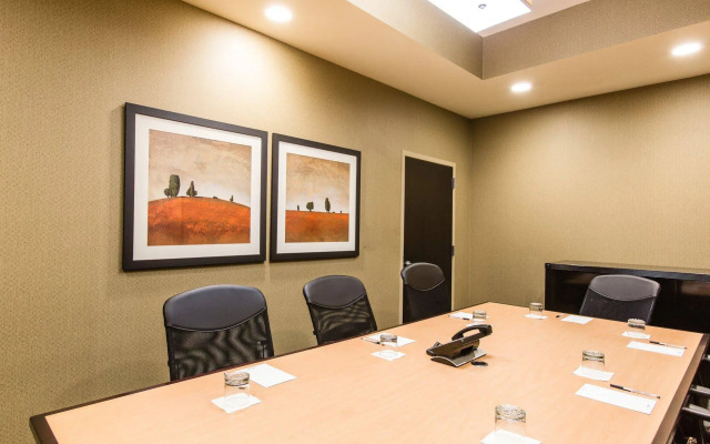 Cambria Hotel Minneapolis Maple Grove