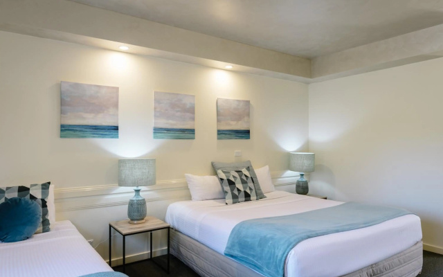 Fairways Resort – Guest Rooms – Melbourne