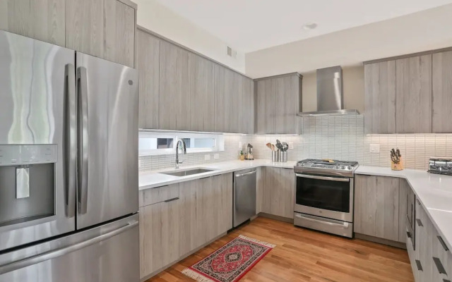 Modern Condo with Stunning Mtn Views